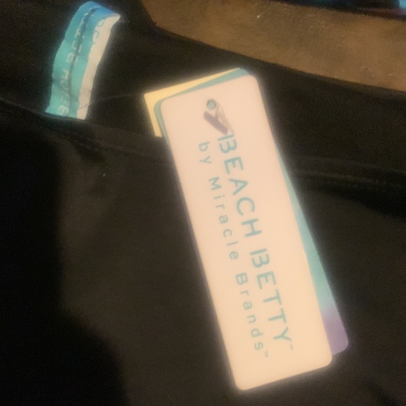 Beach Betty by Miracle Brands One Piece Swimsuit - Picture 8 of 12